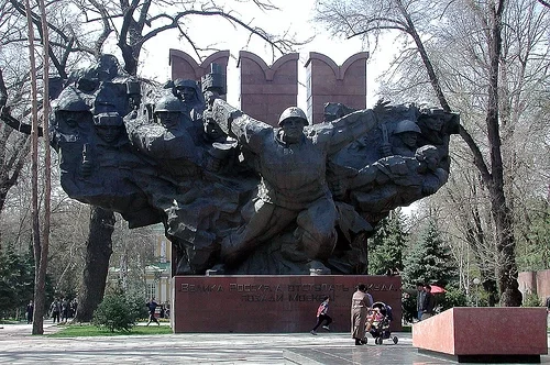 Памятник панфиловцам в Казахстане, фото 4dekor.blogspot.com