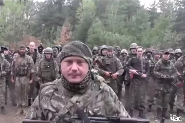 Kamandzir 5-ha bataljona Dobraachvotnickaha ŭkrainskaha korpusa PS «Čorny» sa svaimi padnačalenymi.