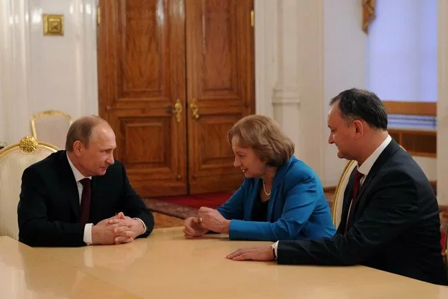 Додон (справа) на приеме у Путина. Фото из Википедии.
