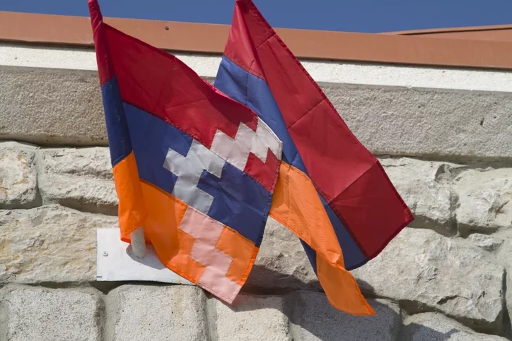 Флаги Нагорного Карабаха и Армении в городе Степанакерт. Фото: Aldo Pavan / Getty Images