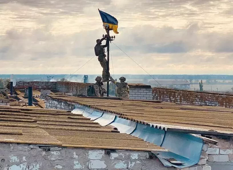 Ukrainski ściah nad balnicaj u haradskim pasiołku Vysakapolle na Chiersonščynie