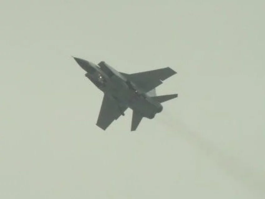 Российские самолеты в небе над Минском. 17 октября. Скрин с видео