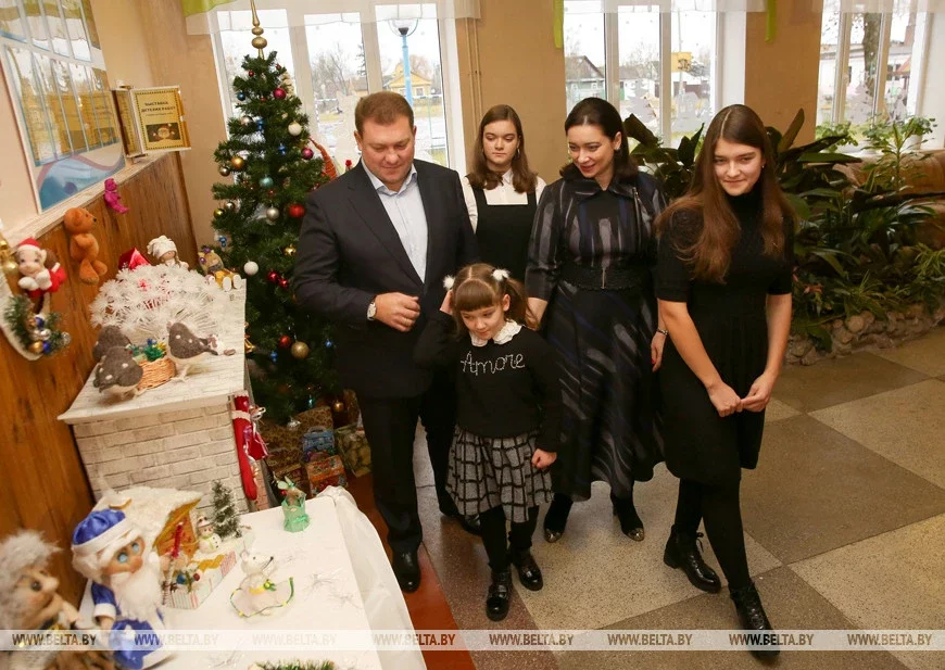 Дмитрий Лукашенко с женой и детьми