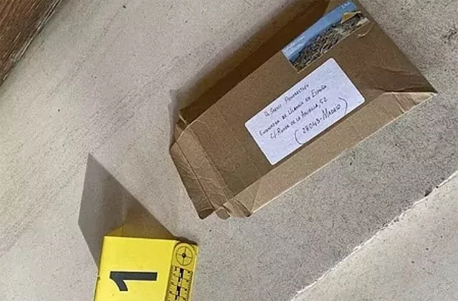 Пакет, полученный посольством в Испании. Фото: «Европейская правда»
