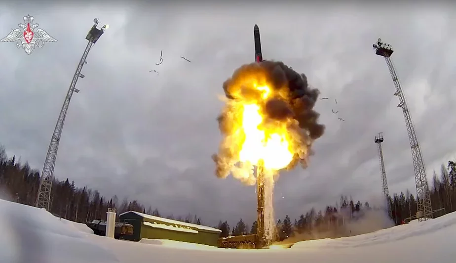 Пуск баллистической ракеты. Фото Минобороны России via AP