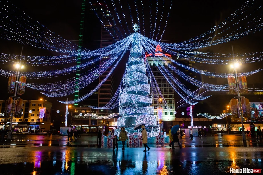 Новогодняя елка в декабре 2019 года