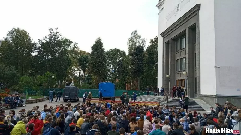 Siadziačy pratest u BDU, Minsk