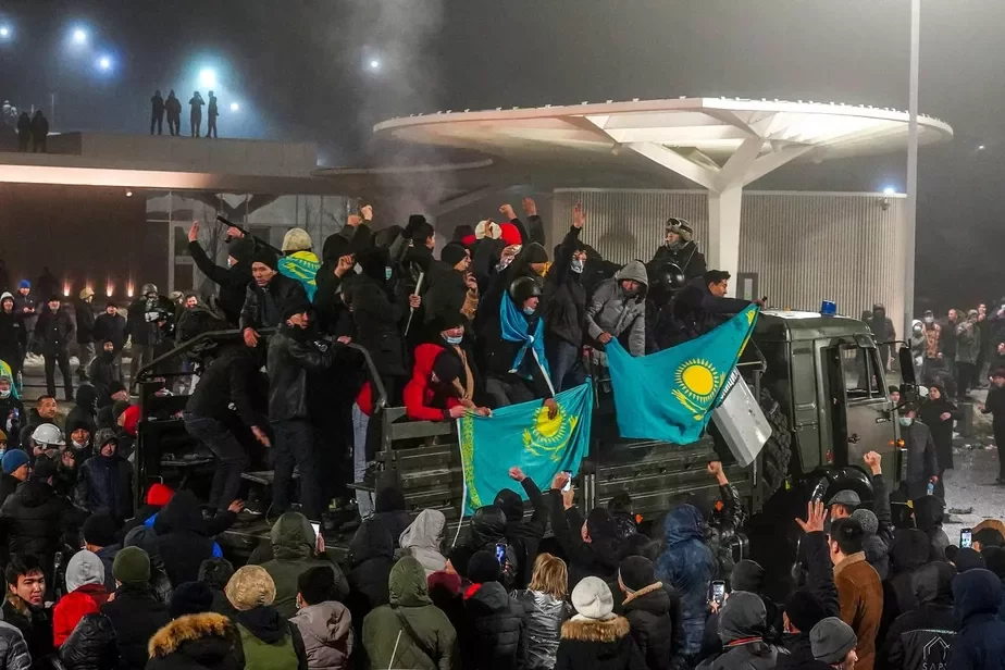Демонстранты в Астане 5 января. Фото Абдулаиза Модиярова, Франс Пресс.
