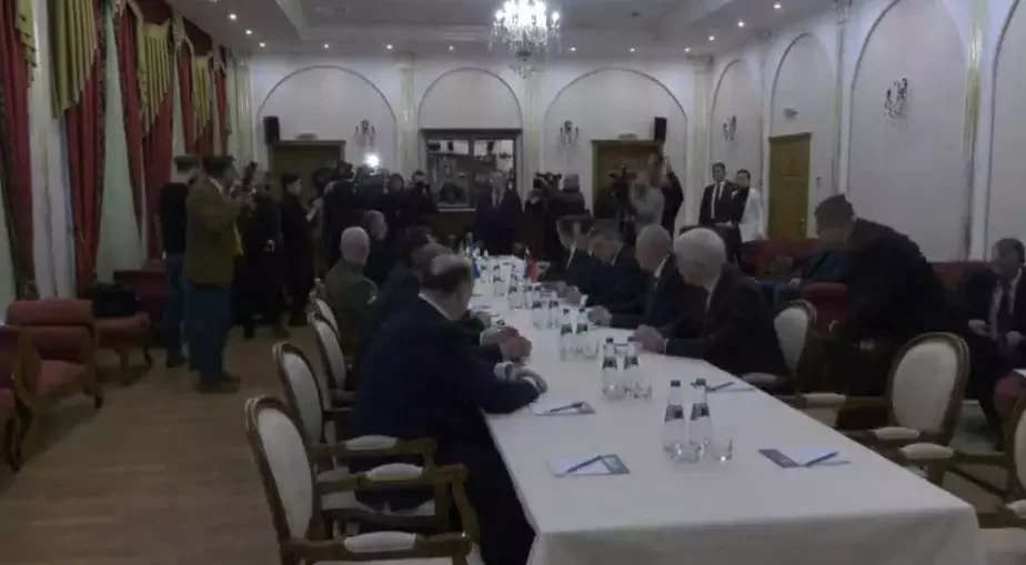 На фото: Первый раунд переговоров в Гомельской области. 