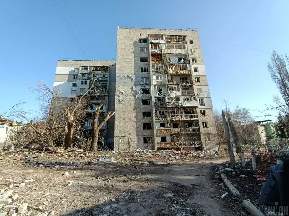 Результаты одного из российских обстрелов Харькова. Фото Андрея Мариенко