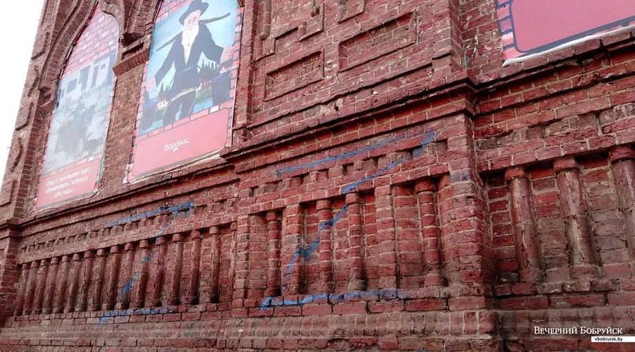 Nieviadomyja namalavali litary Z na ścienach staroj sinahohi ŭ Babrujsku. Fota: «Viečiernij Bobrujsk»