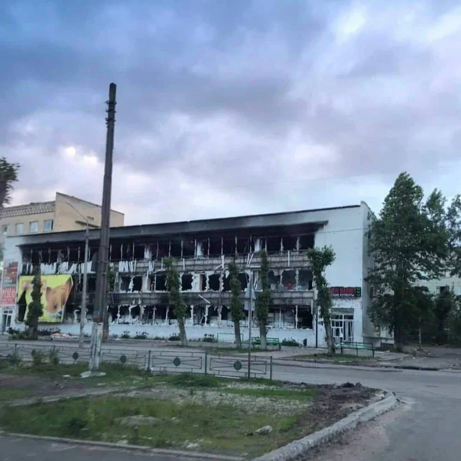 Один из разрушенных домов в Северодонецке. Фото с телеграм-канала Сергея Гайдая