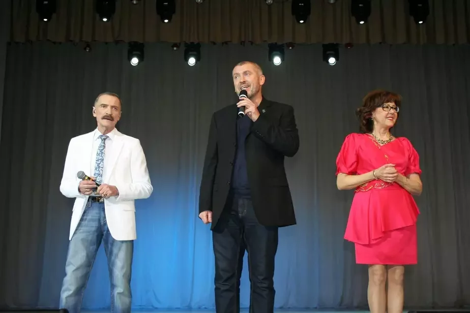 Сергей Довгаль (в центре) с Александром Тихановичем и Ядвигой Поплавской