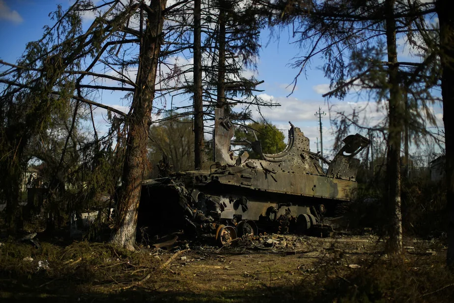 Padbity rasijski tank pad Kiryłaŭkaj na Charkaŭščynie. Fota: AP Photo/Francisco Seco