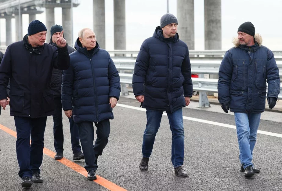 Путин на Крымском мосту 5 декабря. Фото: Mikhail Metzel, Sputnik via AP
