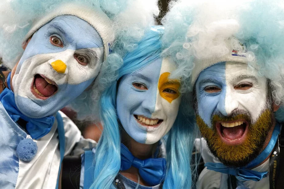 Аргентинские фанаты накануне игры между Аргентиной и Австралией, 3 декабря. Фото: АР / Frank Augstein