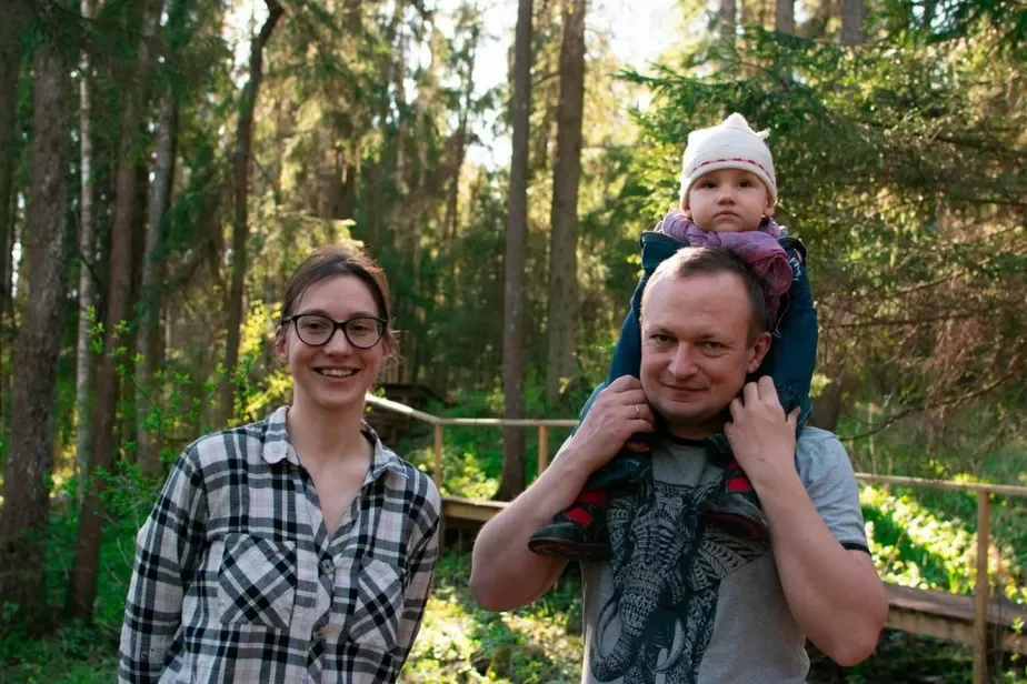 Андрей Скурко с женой Полиной и сыном Томашем