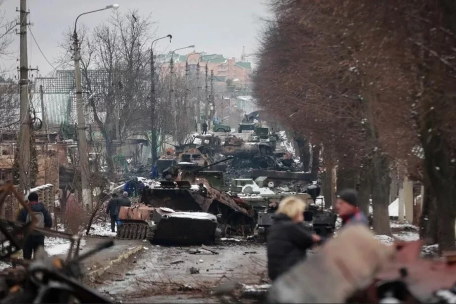 Расійская калона, цалкам знішчаная ўкраінскім агнём. Фота: AP