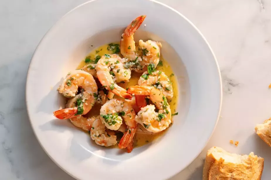 Classic shrimp with garlic sause