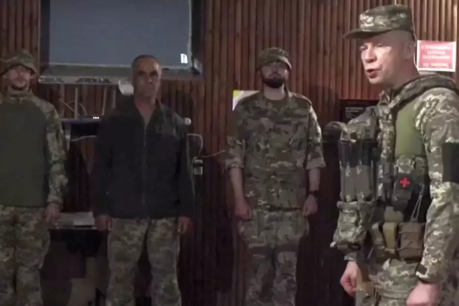 Командующий Сухопутными войсками ВСУ Александр Сырский посетил войска на Бахмутском направлении. Скрин видео