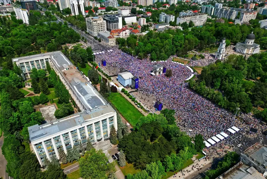 В Большом европейском собрании, которое проходило сегодня в центре Кишинева, приняли участие от 75—80 тысяч человек. Фото: NewsMaker