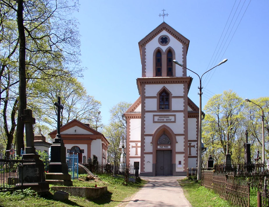 Часовня и костел Воздвижения Святого Креста на Кальварийском кладбище. Фото: Wikimedia Commons