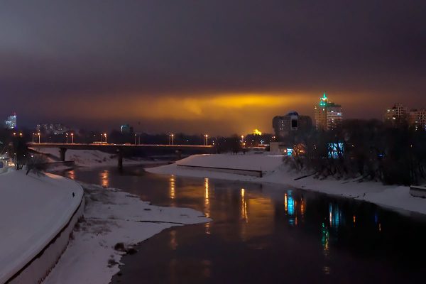 Загадочное свечение неба над Витебском. Фото Сергея Серебро